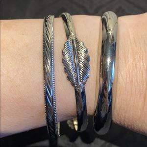 💟 Sale 2/$15 💟 3 Silver Bangle Bracelets w/ Leaf Design!!!